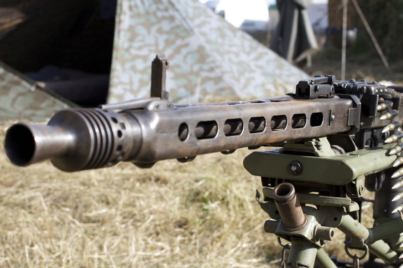 1080P, world, the barrel, armed forces, machine gun, MG 42, Second, silver colored, focus on foreground, land, ammunition, day, black, rifle, metal, German
