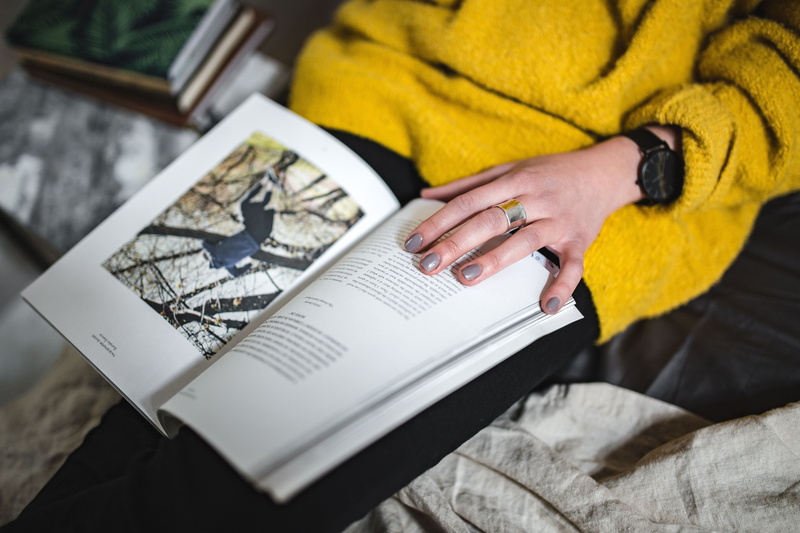 bedroom, lifestyles, young adult, midsection, wireless technology, caucasian, reading, young, relax, lifestyle, women, 5K, holding, indoors, adult, sweater
