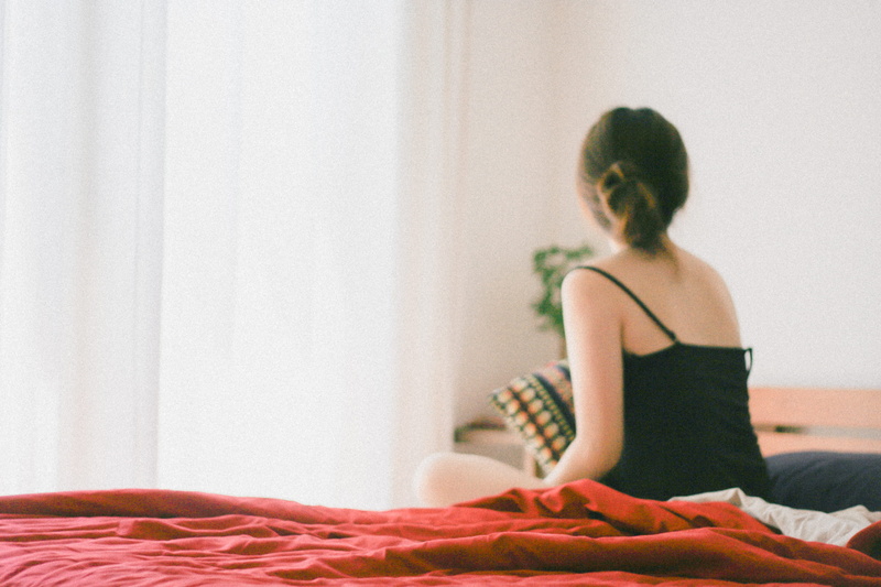 2K, blanket, back, women, young adult, woman, leisure activity, bedroom, clothing, beautiful woman, black, back view, hairstyle, comfort, relaxation, furniture
