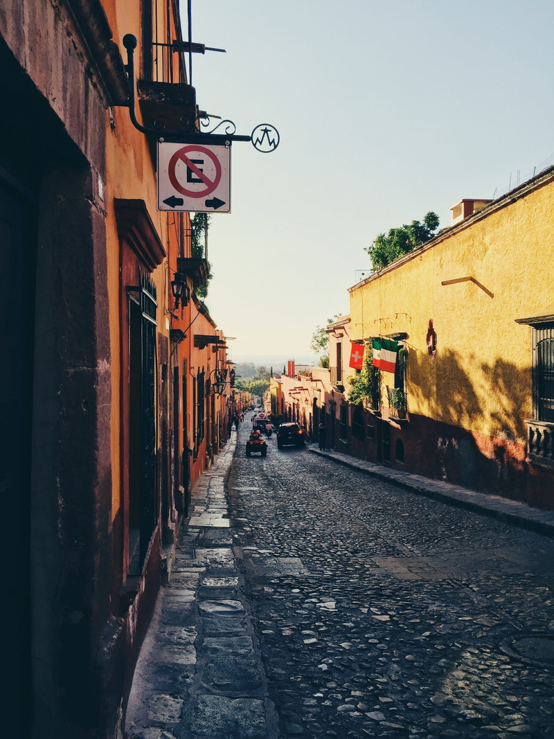 2K, sign, day, transportation, outdoors, nature, centro, house, city, san miguel de allende, street, architecture, romantic, alley, building, no people