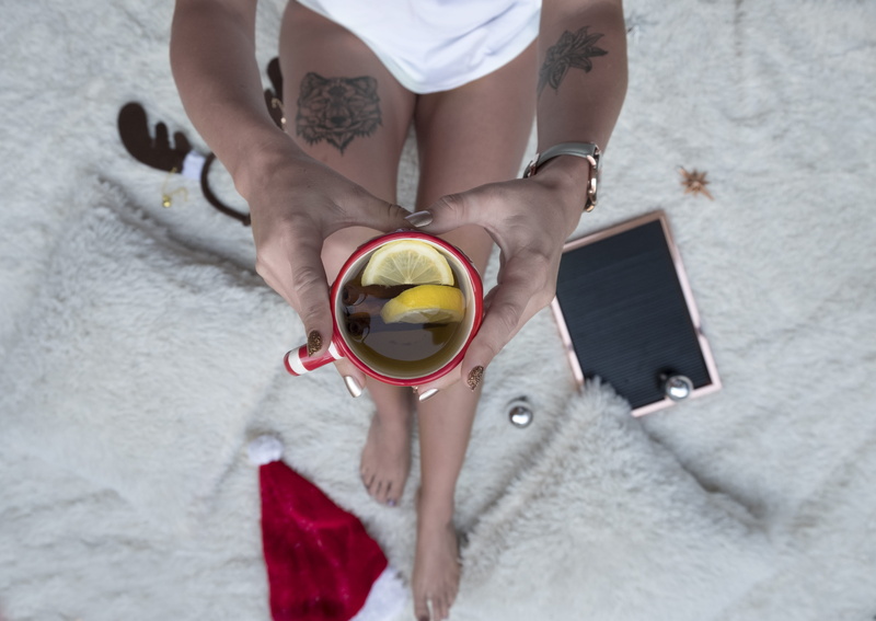 human body part, high angle view, liquid, one person, real people, green tea, day, portrait, focus on foreground, throw pillows, lemon, 5K, front view