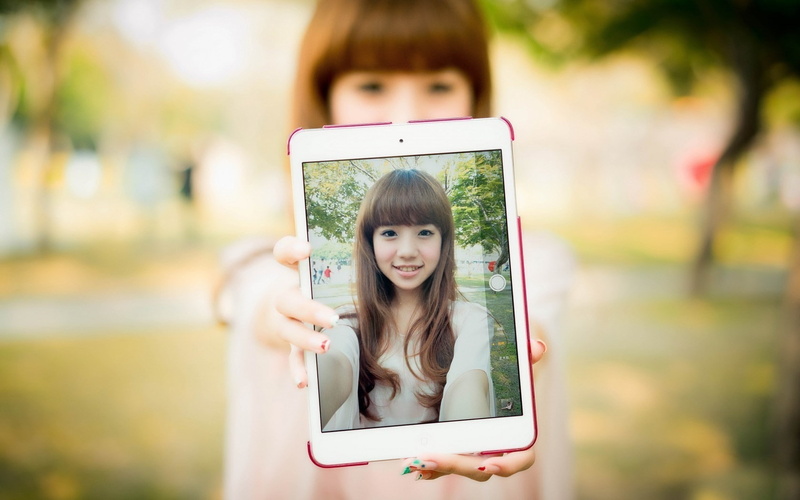 real people, connection, asian, portable information device, wireless technology, happiness, holding, young women, smart phone, ipad, photography themes