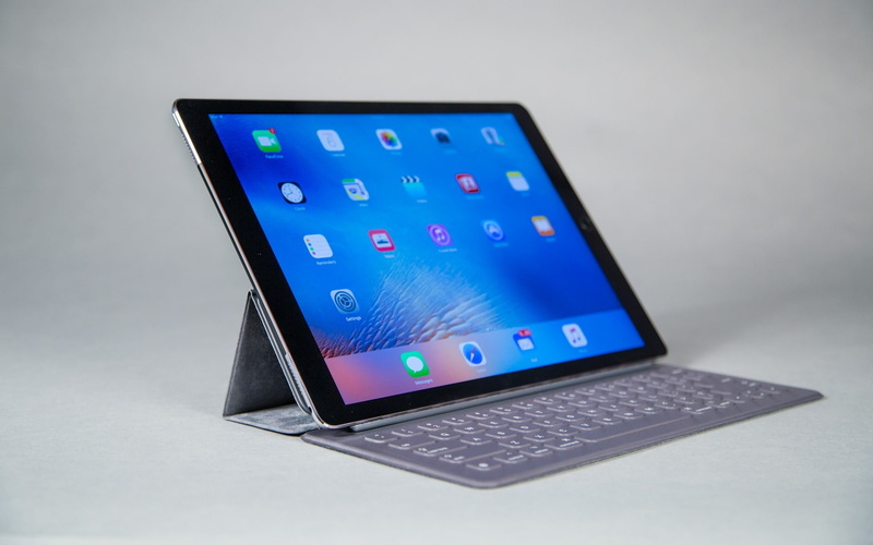 mobile phone, keyboard, single object, communication, pro, gray background, close-up, connection, wireless technology, hd, blue, no people, computer