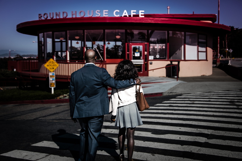 adult, goldengatebridge, togetherness, roundhouse cafe - golden gate bridge, united states, leisure activity, western script, 5K, architecture, real people