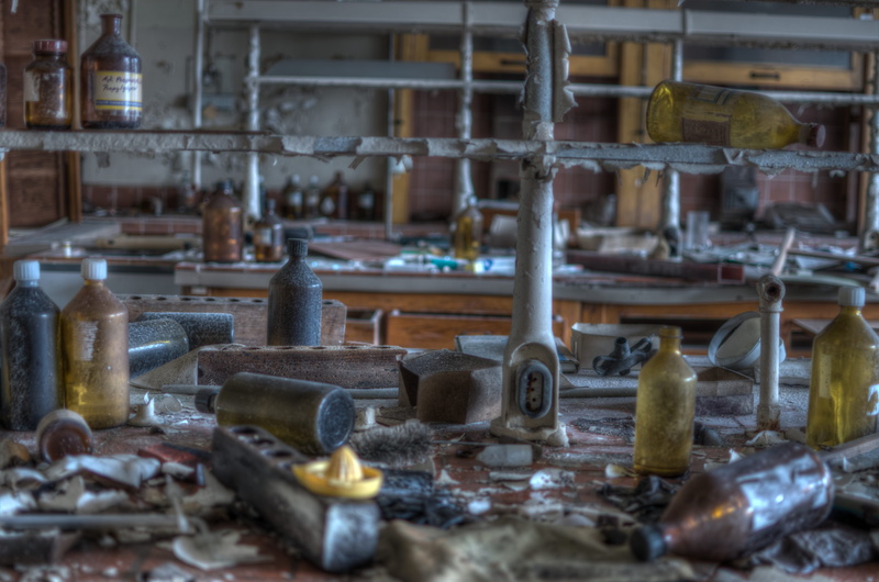 machine part, lab, 4K, business, berlin, chemical, old, workshop, factory, metal, abandoned, messy, rusty, obsolete, large group of objects, forgotten