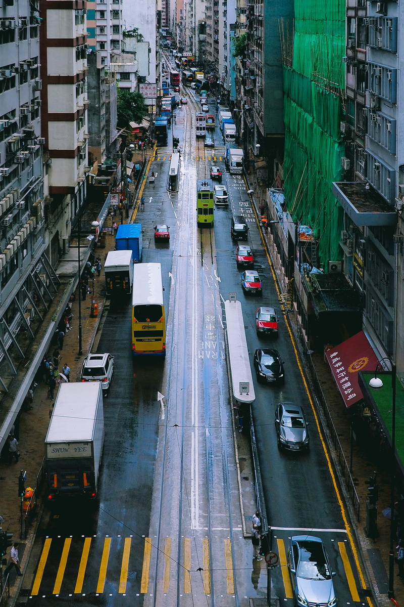 motion, hong kong, building, outdoors, motor vehicle, day, mode of transportation, 2K, car, office building exterior, city, built structure, building exterior