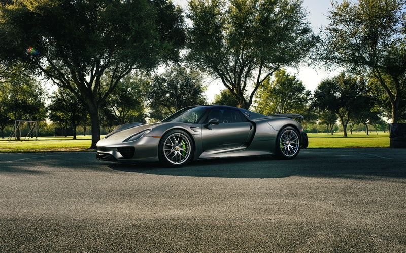 growth, no people, road, Porsche 918, green color, motor vehicle, supercar, nature, mode of transportation, 2K, stationary, wheel, sunlight, Spyder, silver colored