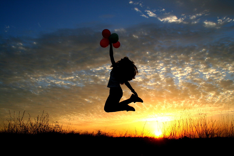 child, cloud - sky, mid-air, outdoors, sun, photo, woman, hour, action, one person, sunset, silhouette, childhood, full length, orange color, sky clouds