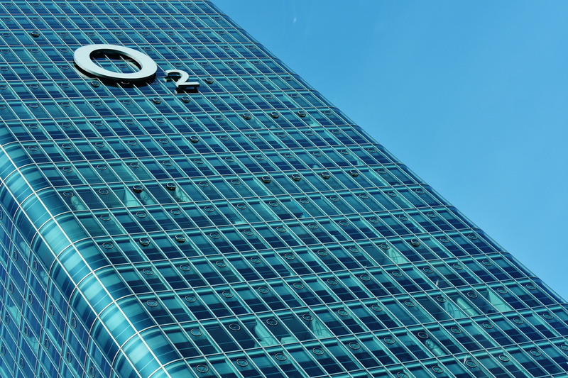 building, skyscraper, o2 tower, square bolt, moosach, day, low angle view, home, o, architecture, window, o2, swimming pool, reflection, building exterior