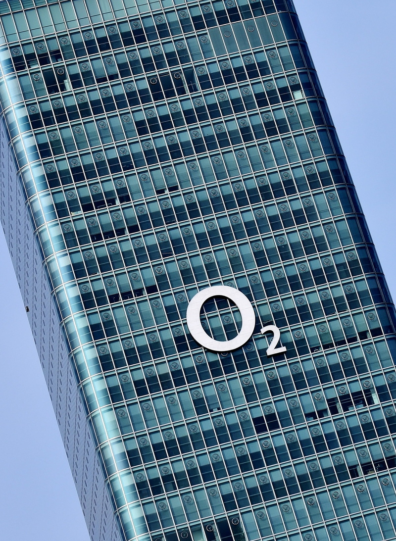 moosach, metal, low angle view, no people, glass panes, nature, hochhaus uptown münchen, office tower, geometric shape, window, discs, office building
