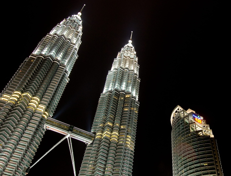 spire, housing, petronas kuaslalumpur building nighjt tower twin malaysia light high, 2K, building exterior, office, klcc kualalumpur night malaysia building petronas night