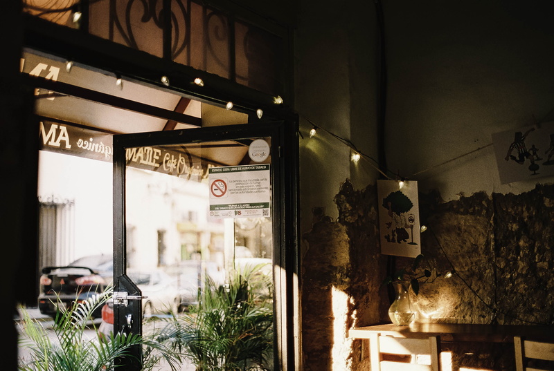 illuminated, communication, potted plant, coffee shop, day, glass - material, 2K, door, text, sign, building exterior, outdoors, mexico, western script