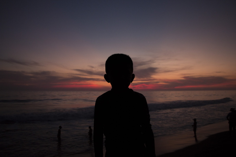 one person, nature, afterlight, real people, 5K, portrait, standing, sunset, tranquility, sea, scenics - nature, leisure activity, land, sky, beauty in nature