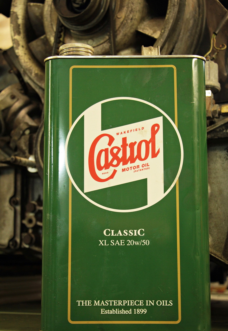 closeup, non-western script, capital letter, information, oils, masterpiece, western script, sign, auto, can, guidance, vehicle, decoration, oil can, warning sign