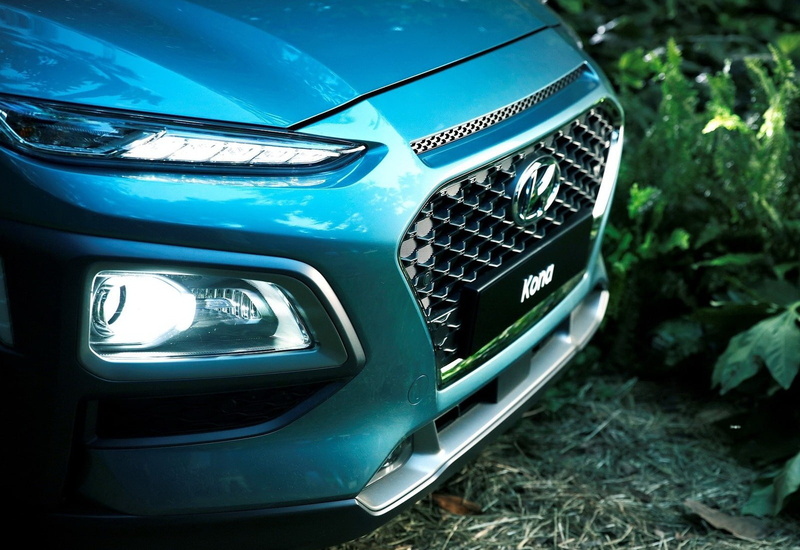 transportation, nature, chrome, no people, close-up, ruined, car, day, outdoors, metal, kona, headlight, blue, shiny, silver colored, mode of transportation