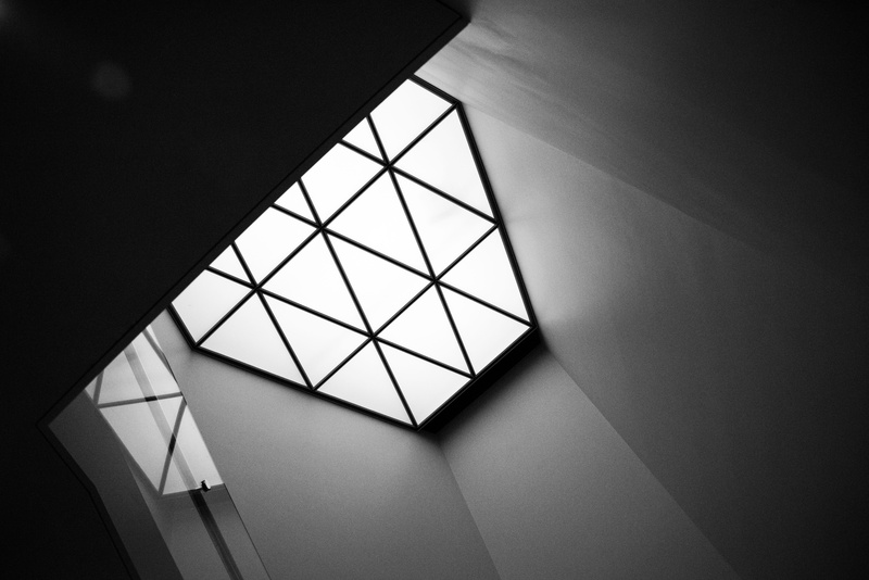 indoors, panel, 5K, art, geometric, style, built structure, grayscale, windows, architecture, no people, close-up, black-and-white, shape, window, geometric shape