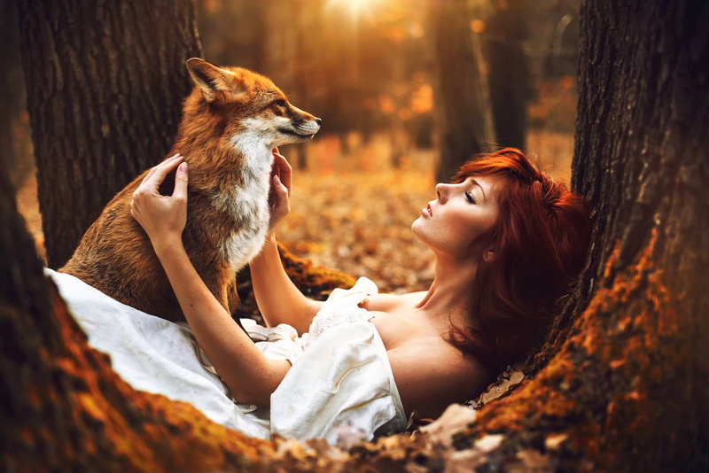 soul sister, outdoors, one person, s, looking, forest, lying down, beautiful woman, tree trunk, trunk, animal, pets, shoulder, Fox, dress, Katka Kona, beauty