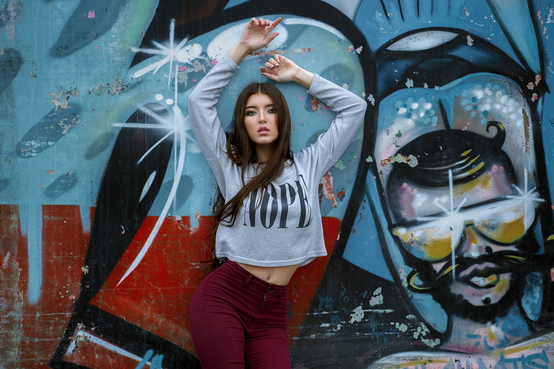 hairstyle, graffiti, leisure activity, beautiful woman, belly, art and craft, 1080P, one person, arms raised, women, looking at camera, front view, standing