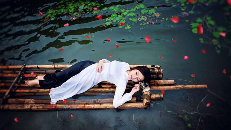 outdoors, barefoot, females, casual clothing, women, closed eyes, long hair, Asian, one person, three quarter length, model, raft, lifestyles, lying on back