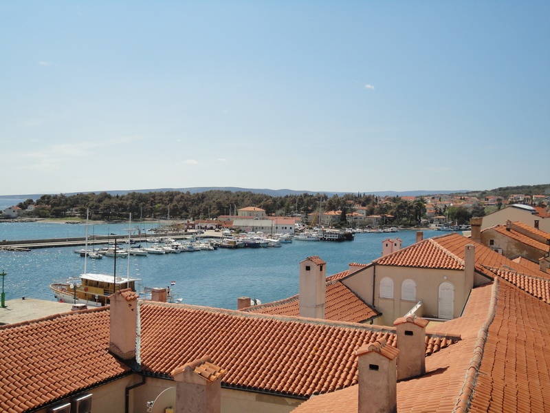 sailboat, roof tile, outdoors, house, port city, water, no people, residential district, architecture, 2K, istria, roof, mode of transportation, building