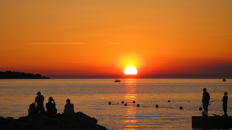 mediterranean, red, sky, sea, horizon over water, beauty in nature, evening, nature, beach, romantic, afterglow, holiday, romantic sky, group of people