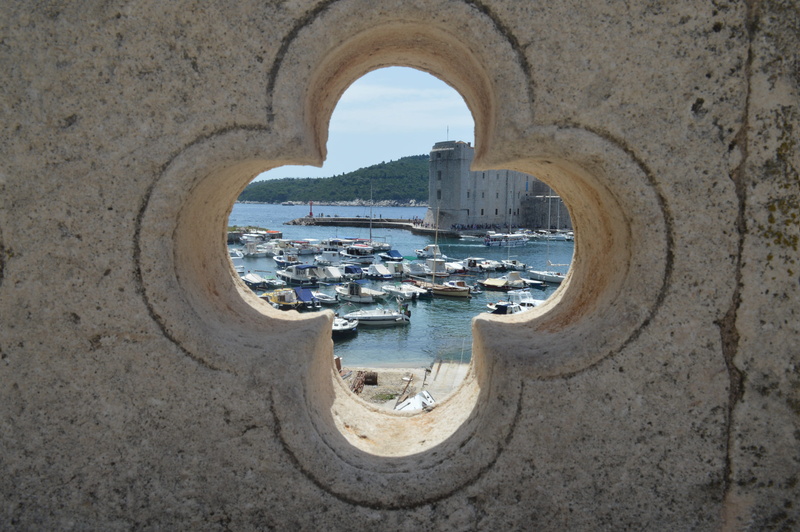 building exterior, 4K, castle, cityscape, history, travel destinations, fort, no people, hole, nautical vessel, the past, outdoors, port, sky, nature