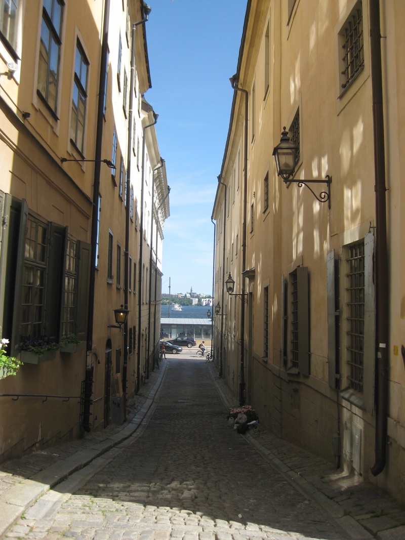 old town, day, building, eng, gamla stan, narrow, the way forward, sky, window, architecture, nature, street, no people, sun, home, stockholm, residential district