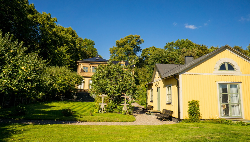 4K, front or back yard, sky, blue, grass, mansion, home, Architecture, building exterior, home ownership, lawn, residential district, residential building