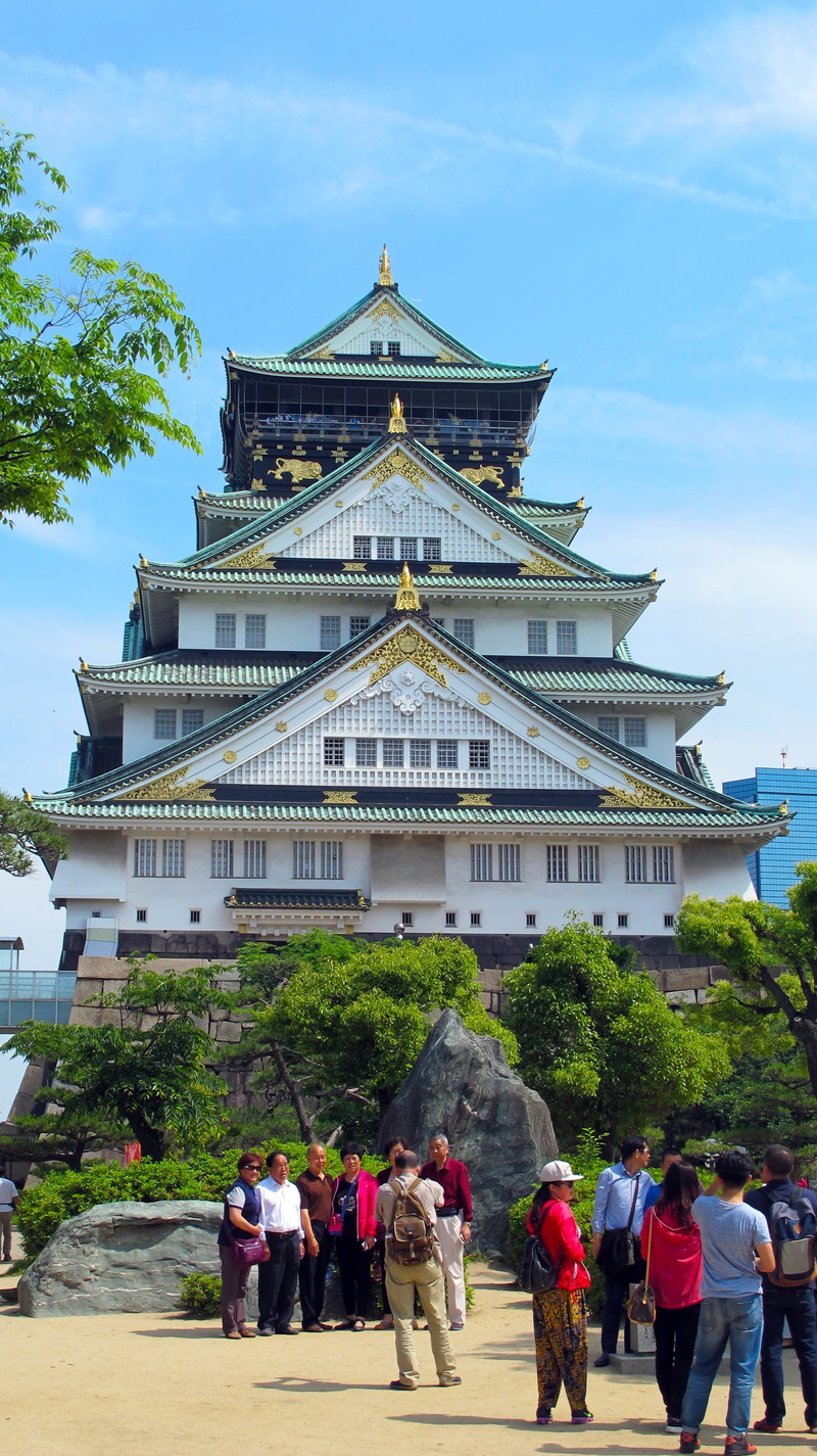 Japan, asian style, azuchi-momoyama period, adult, women, nature, Osaka Castle, outdoors, large group of people, men, landmark, religion, architecture