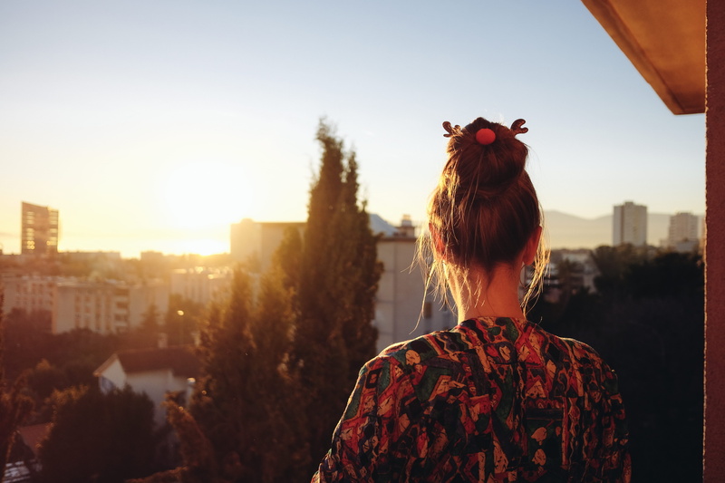 skyline, outdoors, real people, focus on foreground, motivation, building exterior, portrait, waist up, looking at view, sunlight, perspective, city, headshot