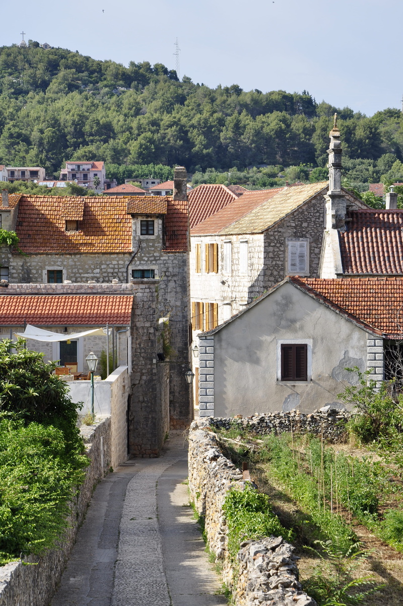travel, roof, no people, townscape, day, building, footpath, sunlight, the way forward, islandlife, rural, roof tile, residential district, house, town