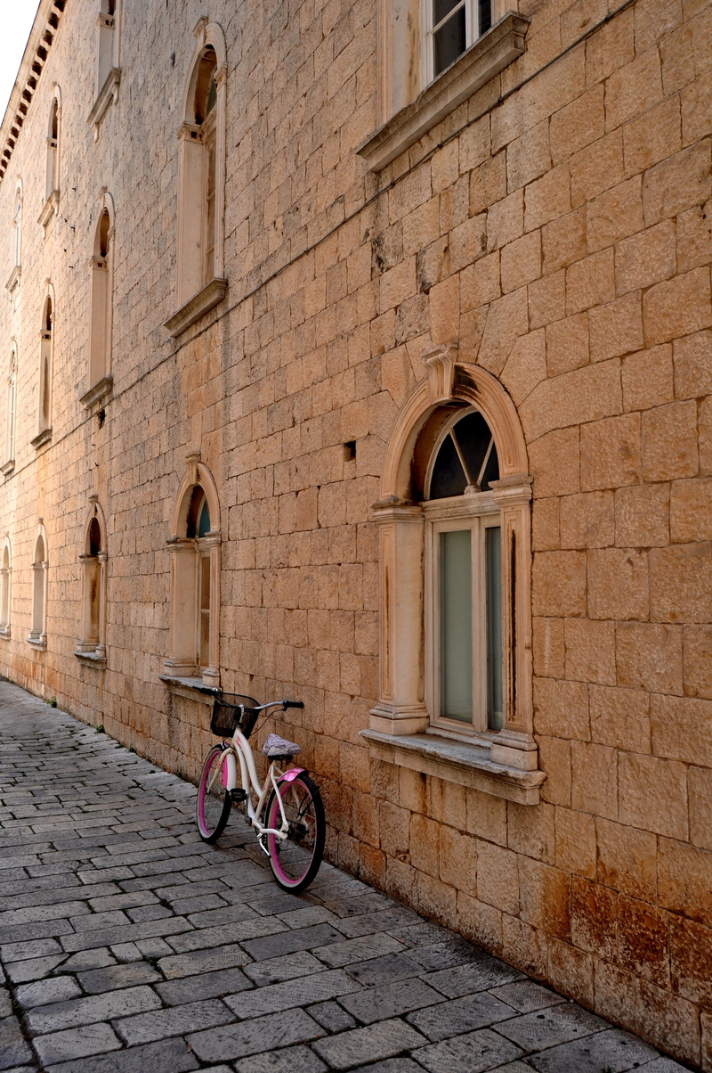 mediterranean, stationary, street, no people, dalmatia, arch, window, architecture, mode of transportation, transportation, wall - building feature, day