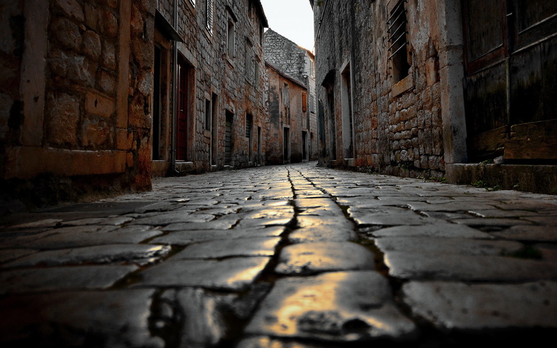 2K, bricks, cobblestone, vignette, street, Croatia, worms eye view, urban