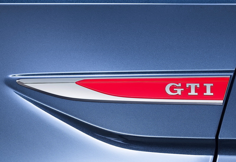 day, text, 720P, red, no people, polo, road sign, (2018), blue, arrow symbol, land vehicle, outdoors, road, mode of transportation, volkswagen, nature