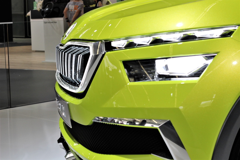 transportation, škoda vision x, retro styled, outdoors, focus on foreground, day, design, vehicle light, yellow, power, green color, stationary, land vehicle
