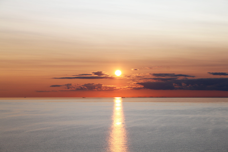 hd, water, beauty in nature, body, orange color, cloud - sky, no people, light, 4K, tranquil scene, romantic sky, sun, ocean, sky, waterfront, ship, cloud