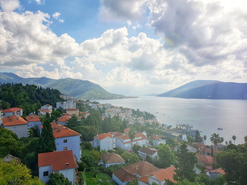 mountains, houses, nature, 4K, cloud - sky, mountain, clouds, residential district, hills, forest, yachts, architecture, trees, tree, sea, plant, building exterior