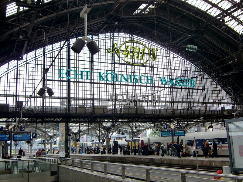 station, train, clock, seemed, public transportation, real people, steel structure, group of people, arch, incidental people, steel, crowd, railroad station