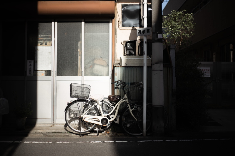 country, nature, absence, contrast, building exterior, light, 5K, outdoors, home, parked, white, city, medical equipment, shadow, architecture, sunlight
