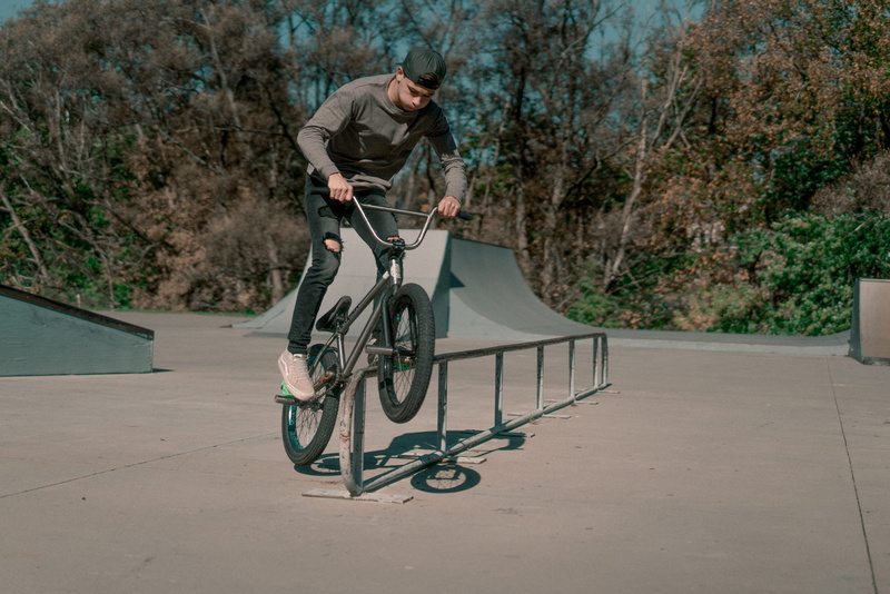 8K, sport, nature, men, jump, casual clothing, tricks, fence, bmx, riding, motion, adult, activity, transportation, bicycle, full length, man, cycling