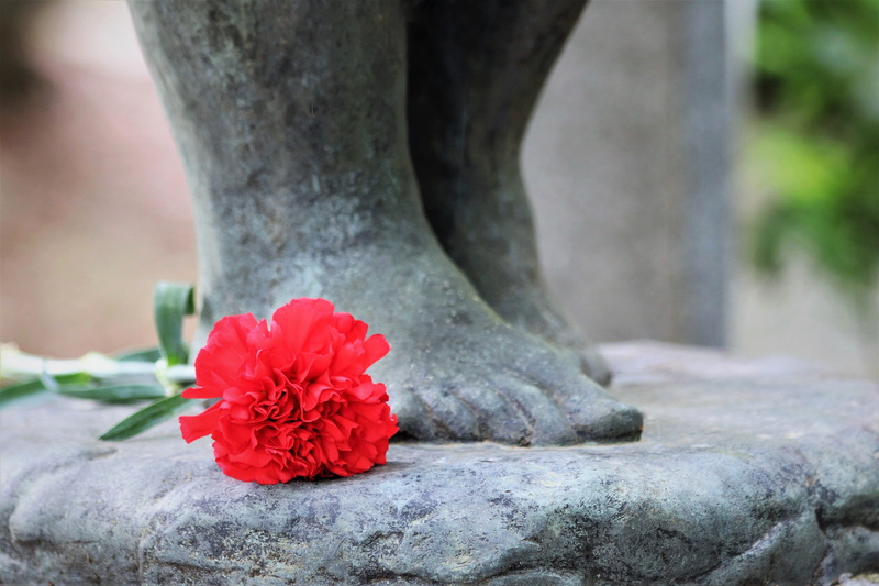 bronze, feet, solid, fragility, selective focus, red, rock, stone material, close-up, cemetery mirogoj, outdoors, zagreb, freshness, outdoor, focus on foreground