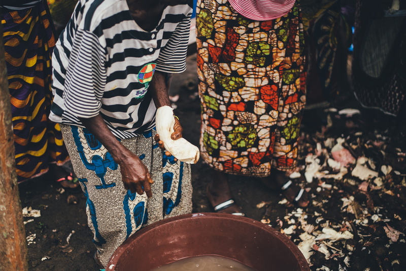 old couple, focus on foreground, lifestyles, real people, people, white, villagers, low section, sierra leone, human body part, two people, traditional clothing