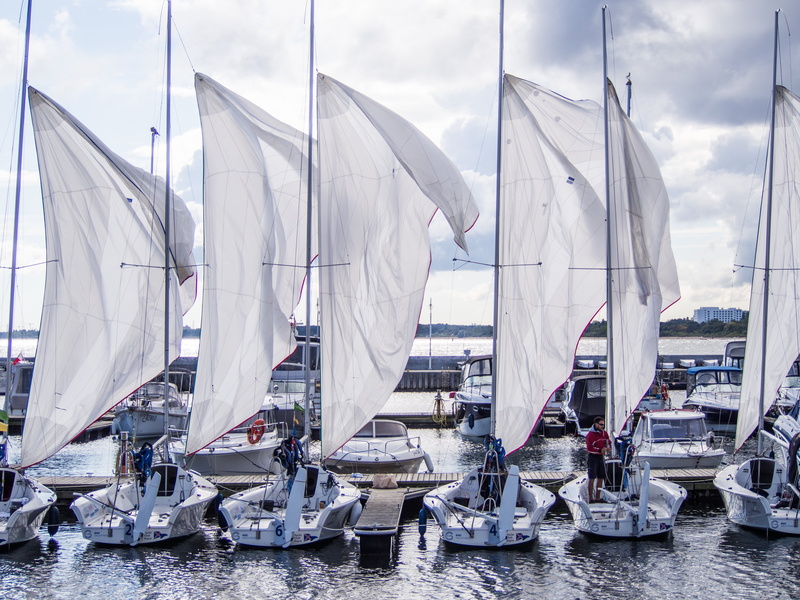 day, no people, front, power, harbor, dock, 4K, sea, boats, sky, powerboats, sails, docks, boating, white, sailing, sailboats, clouds, transportation