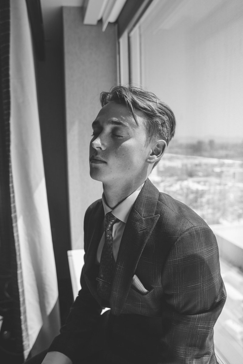 glass, localgrapher, beside, leisure activity, well-dressed, 5K, real people, suit, style, contemplation, looking away, lasvega, indoors, model, males