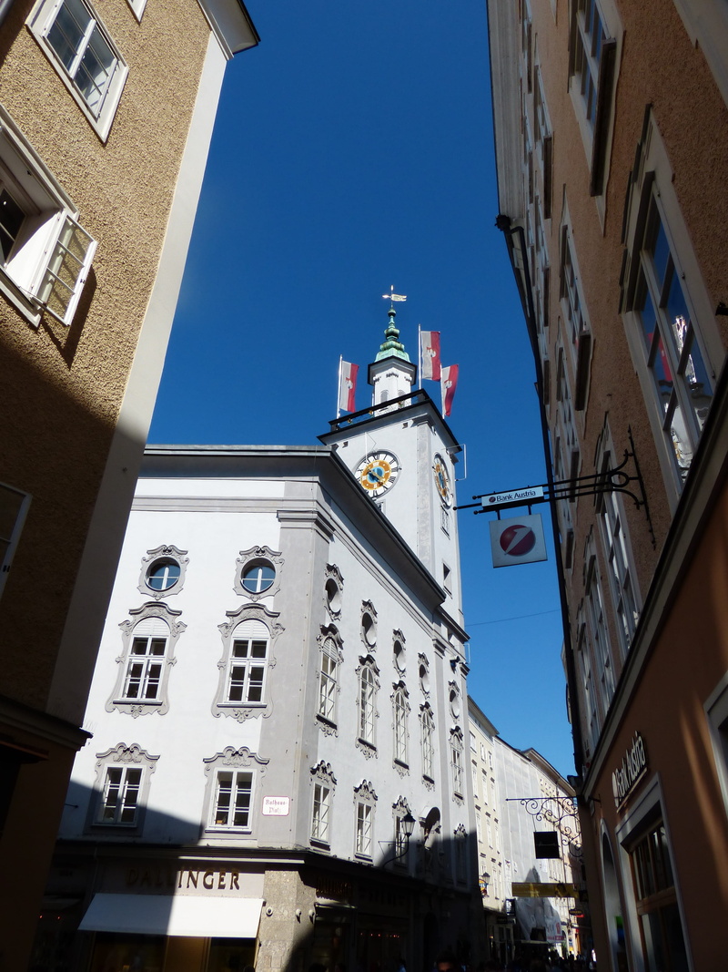 day, town hall square, outdoors, salzburg city hall, europe, facade, time, clock, 4K, sky, city, town hall tower, architecture, history, clear sky, getreidegasse