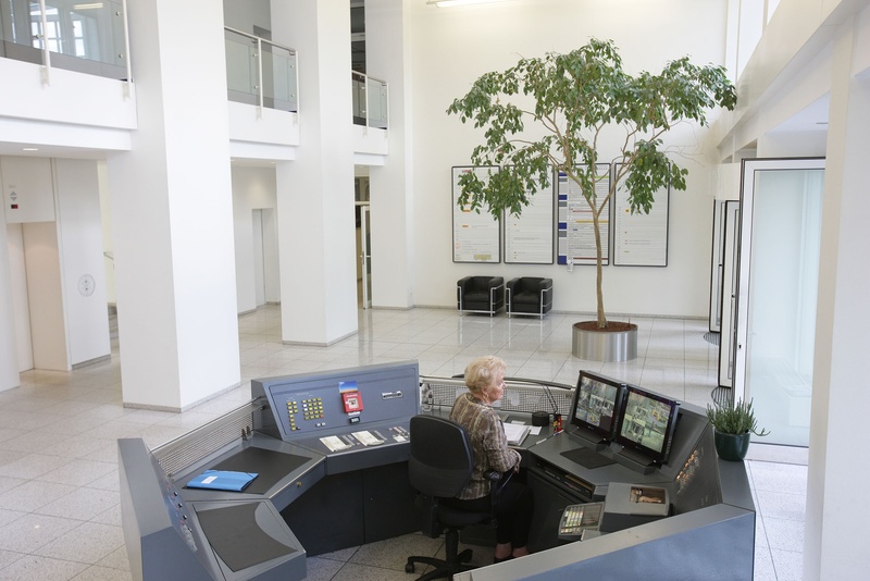 furniture, foyer, women, day, real people, seat, table, adult, working, one person, young adult, lifestyles, plant, bonn center, indoors, computer, sitting