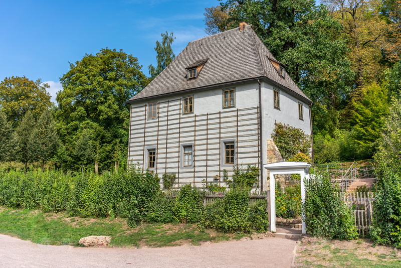 residential district, sky, outdoors, building exterior, growth, sunlight, green color, house, 8K, garden shed, plant, building, luxury, goethe, summer house