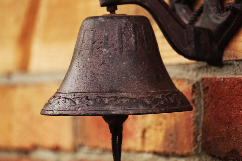 metal, architecture, abandoned, ring, no people, wall - building feature, 5K, focus on foreground, rural, obsolete, run-down, day, bell, garden, garden bells