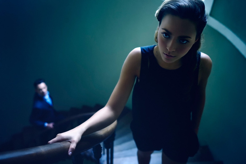 beautiful woman, indoors, hairstyle, fashion, staircase, 1080P, lifestyles, dark, women, contemplation, young adult, looking, clothing, portrait, people