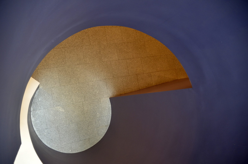geometric shape, single object, shadow, gray, blue background, lisboa, shape, 4K, indoors, berardo collection museum, no people, colored background, design